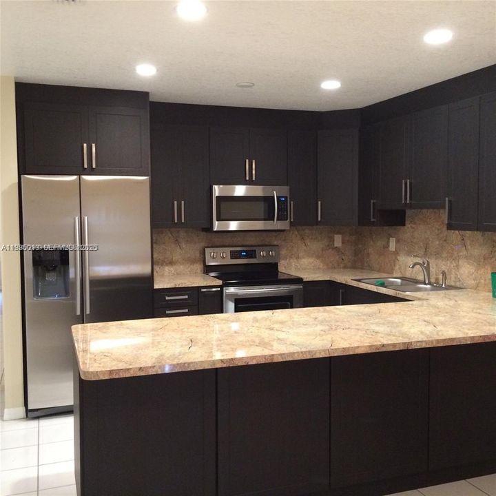 В аренду: $3,600 (3 спален, 2 ванн, 1577 Квадратных фут)