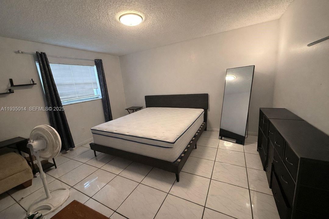 出租: $1,750 (1 贝兹, 1 浴室, 718 平方英尺)