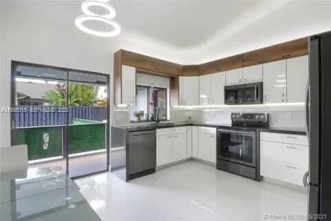 For Rent: $5,700 (3 beds, 2 baths, 2104 Square Feet)