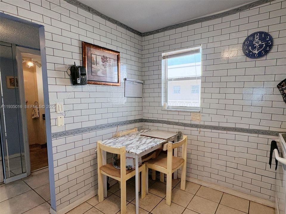 For Sale: $145,000 (1 beds, 1 baths, 770 Square Feet)