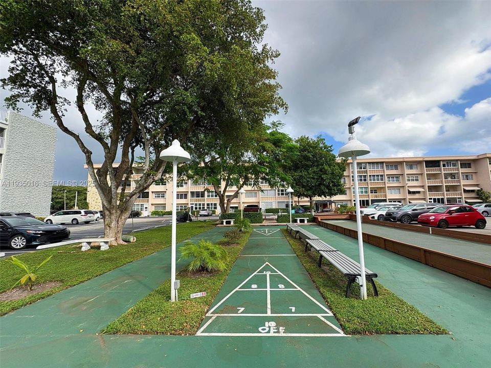 For Sale: $145,000 (1 beds, 1 baths, 770 Square Feet)