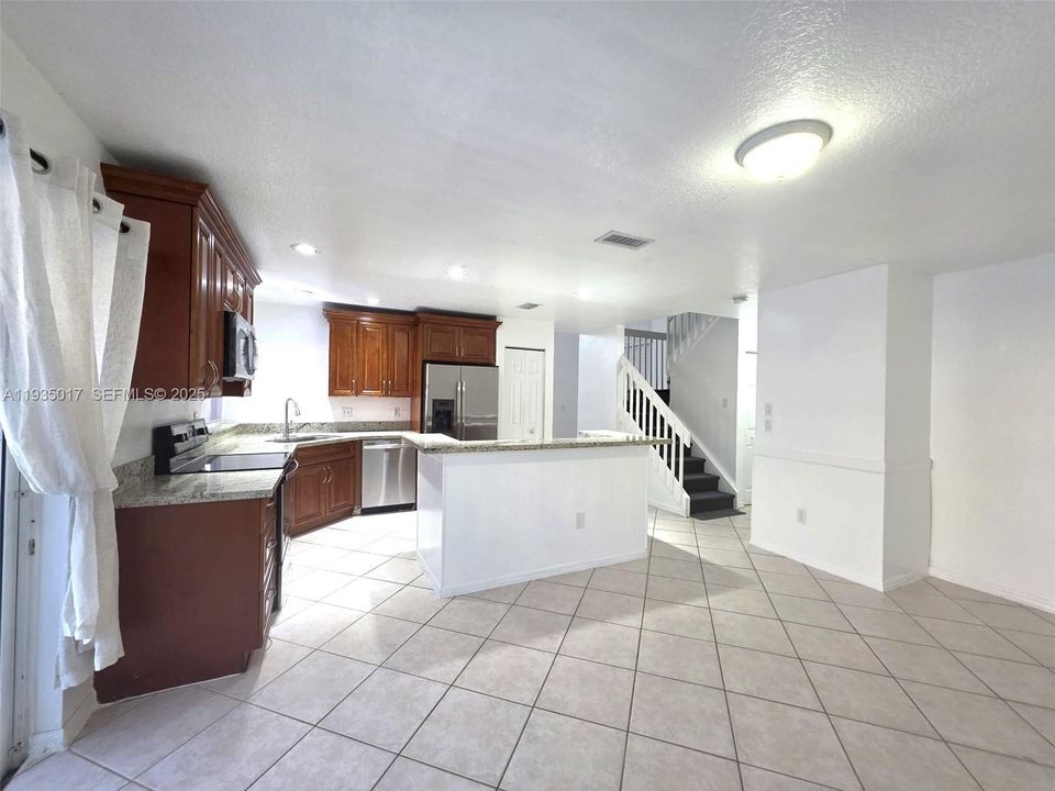 For Rent: $4,200 (3 beds, 2 baths, 1801 Square Feet)