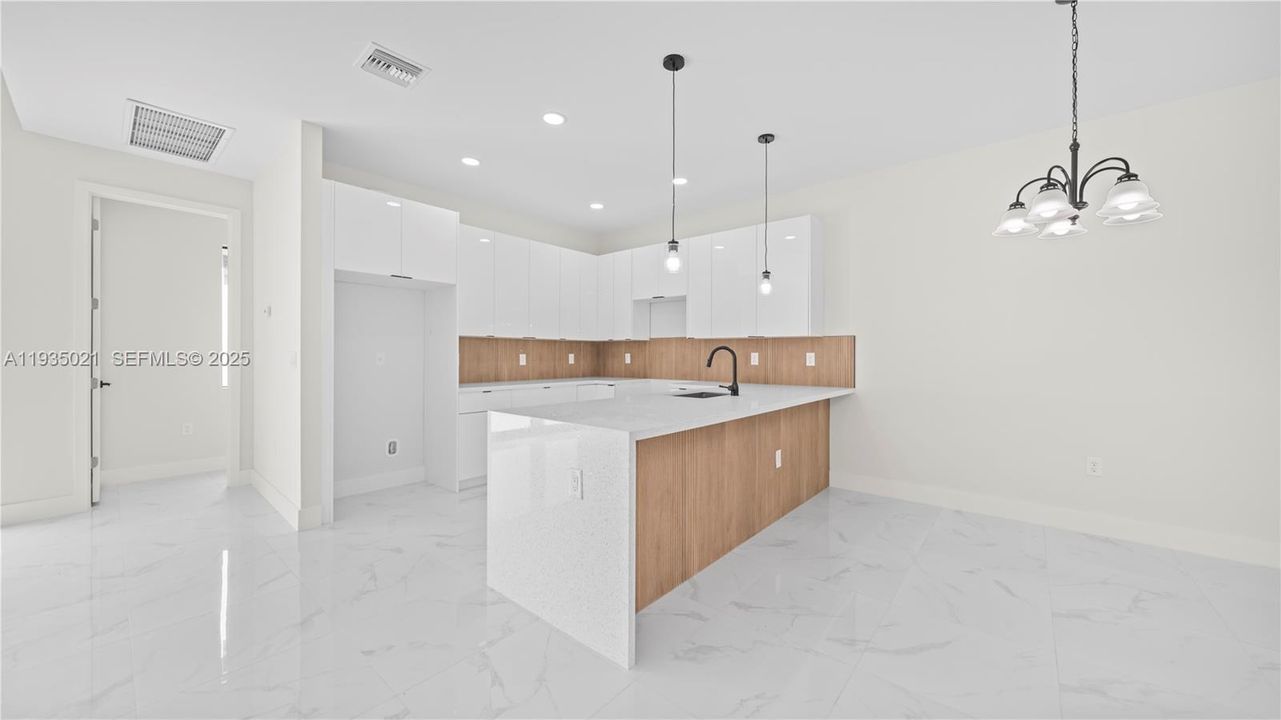 待售: $359,900 (4 贝兹, 3 浴室, 0 平方英尺)