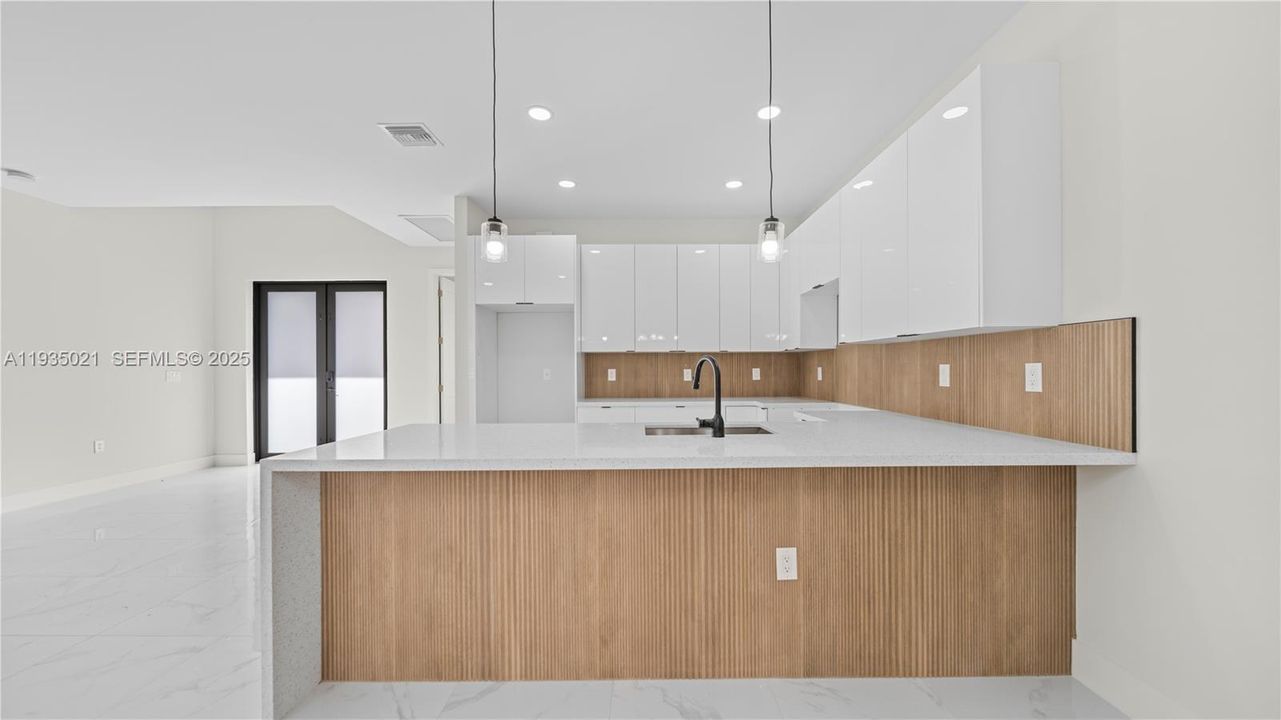 待售: $359,900 (4 贝兹, 3 浴室, 0 平方英尺)