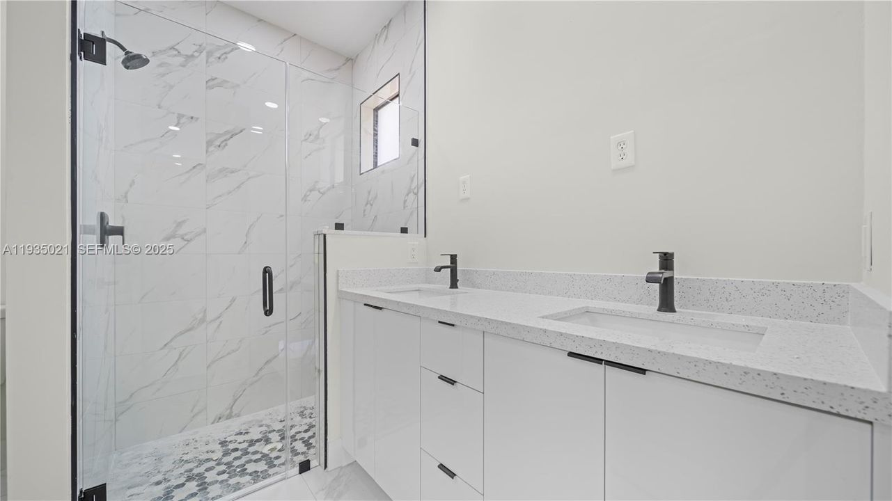 待售: $359,900 (4 贝兹, 3 浴室, 0 平方英尺)