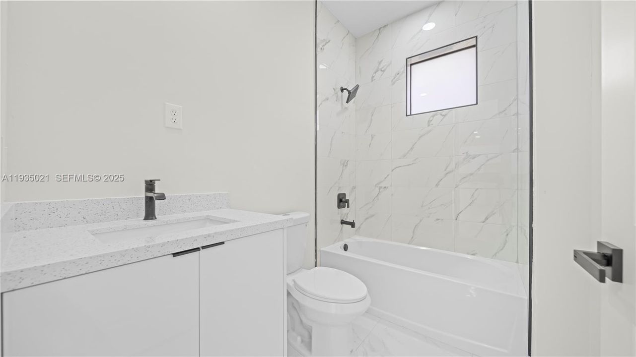 待售: $359,900 (4 贝兹, 3 浴室, 0 平方英尺)