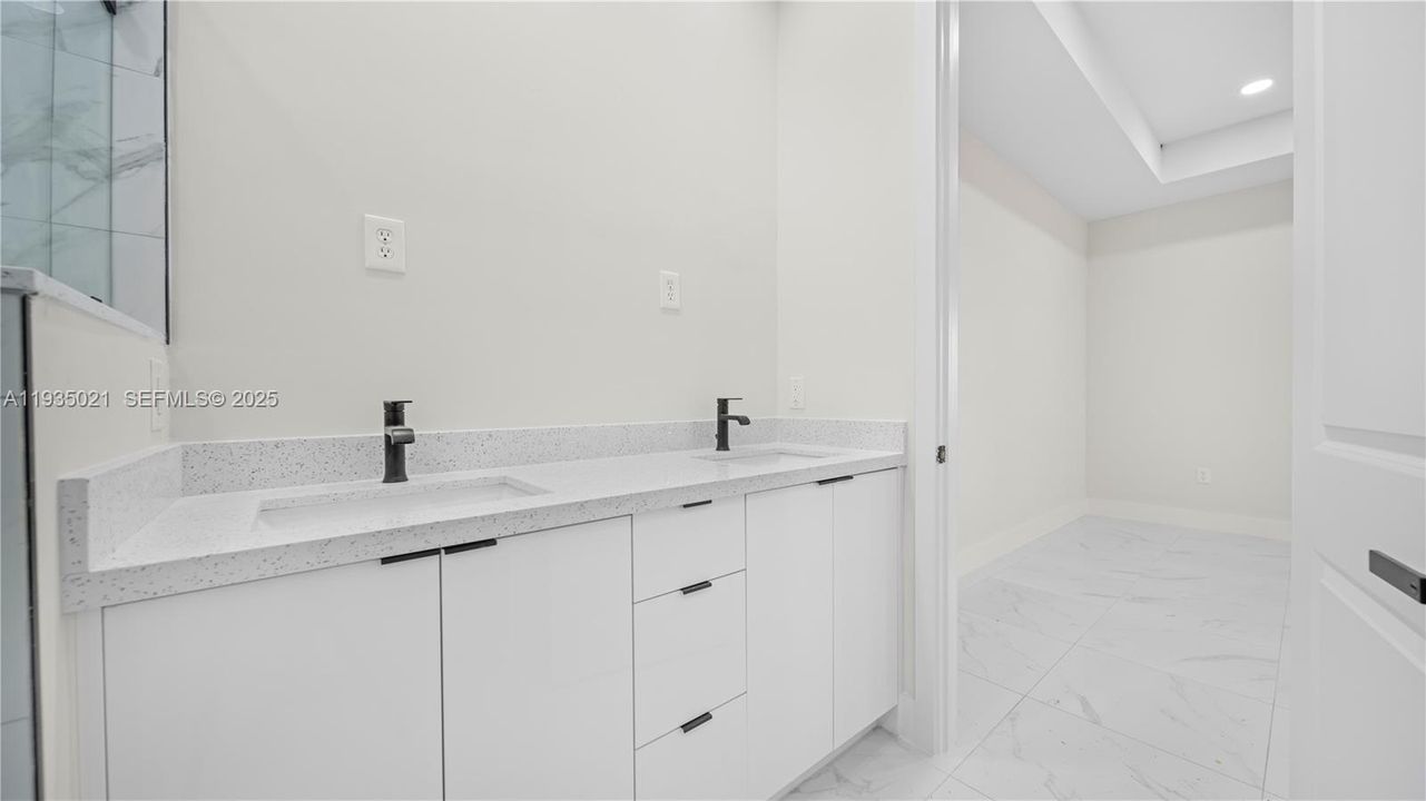 待售: $359,900 (4 贝兹, 3 浴室, 0 平方英尺)