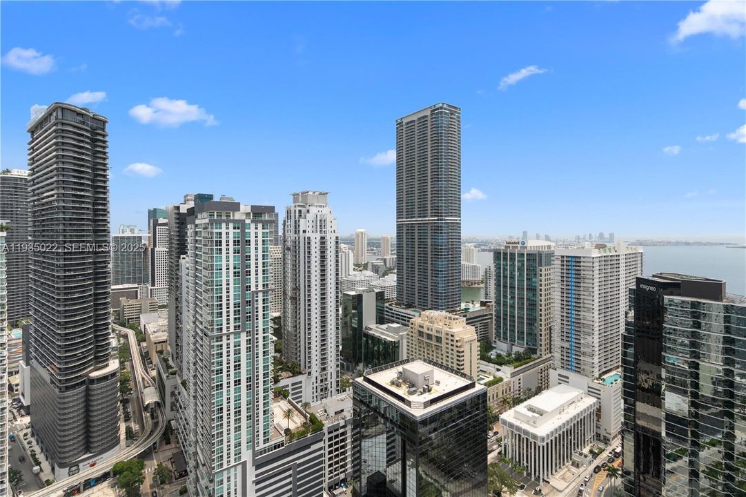 На продажу: $1,295,000 (2 спален, 2 ванн, 1279 Квадратных фут)