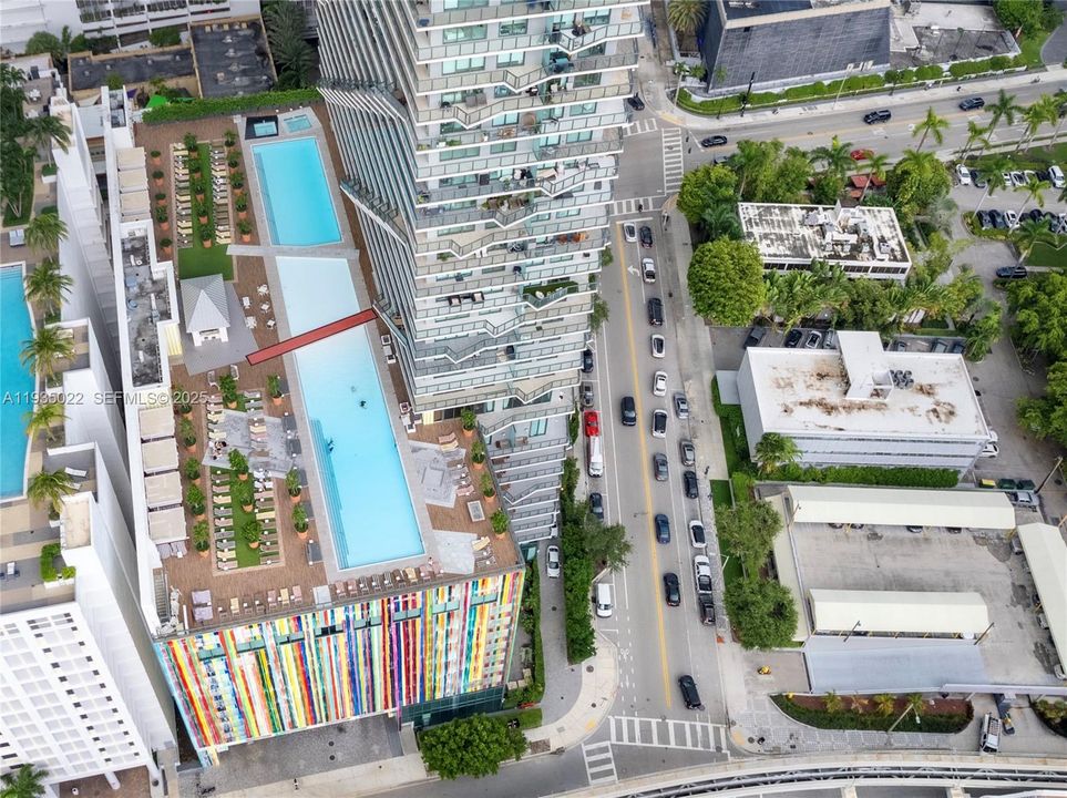 На продажу: $1,295,000 (2 спален, 2 ванн, 1279 Квадратных фут)