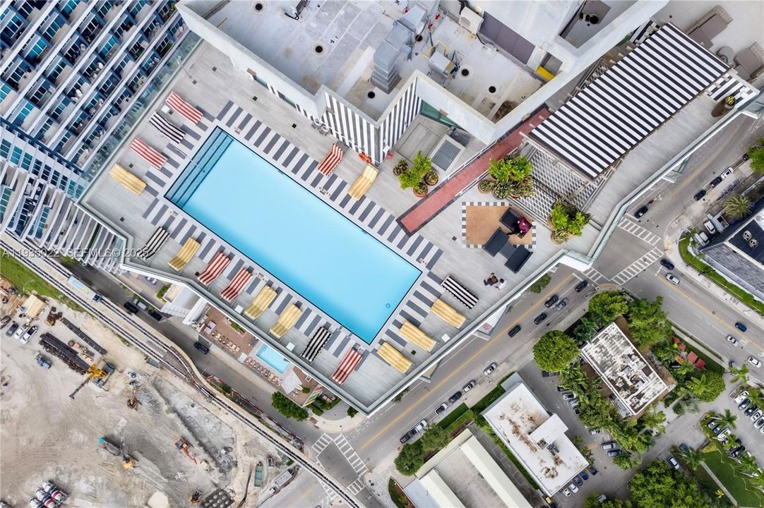 На продажу: $1,295,000 (2 спален, 2 ванн, 1279 Квадратных фут)