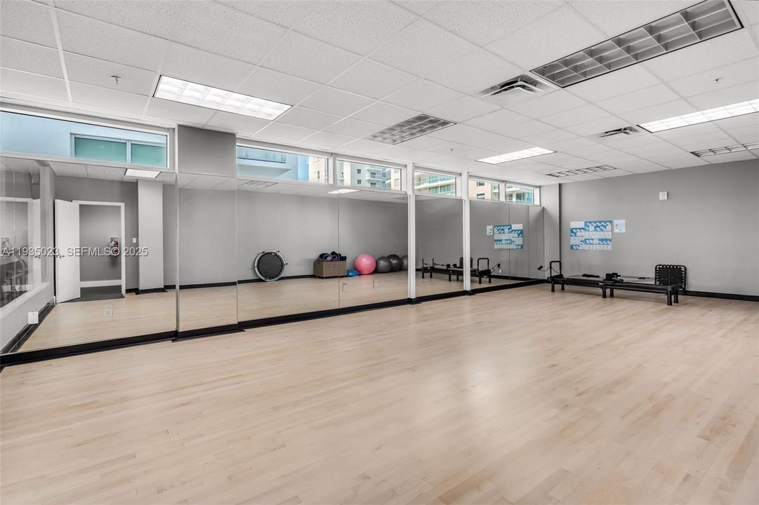 En Venta: $895,000 (3 camas, 3 baños, 1358 Pies cuadrados)