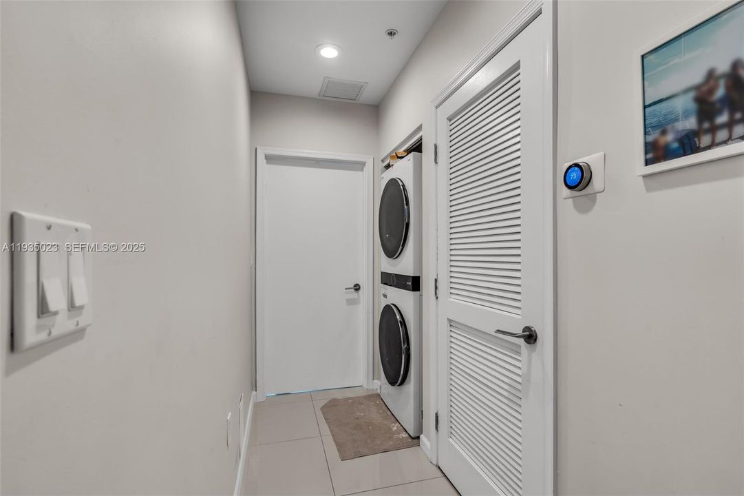 En Venta: $895,000 (3 camas, 3 baños, 1358 Pies cuadrados)