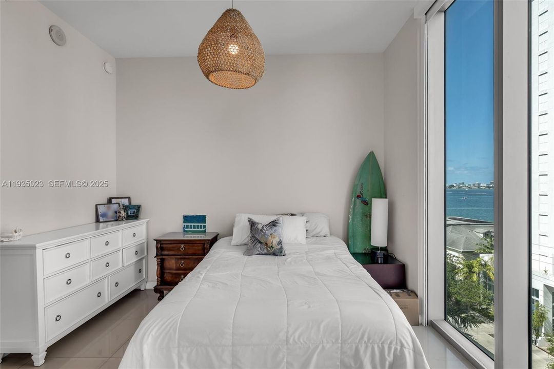 En Venta: $895,000 (3 camas, 3 baños, 1358 Pies cuadrados)