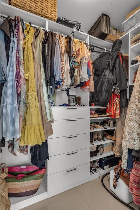 En Venta: $895,000 (3 camas, 3 baños, 1358 Pies cuadrados)