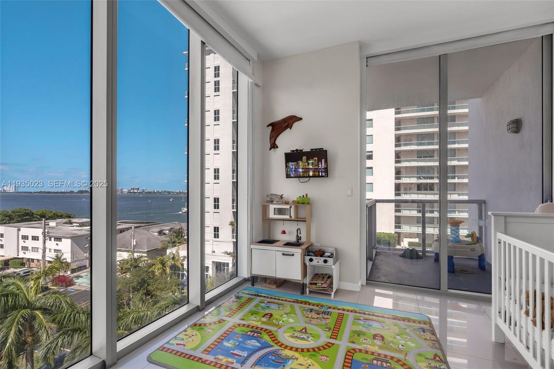 En Venta: $895,000 (3 camas, 3 baños, 1358 Pies cuadrados)