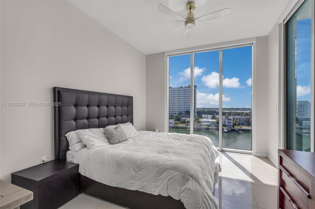 En Venta: $895,000 (3 camas, 3 baños, 1358 Pies cuadrados)