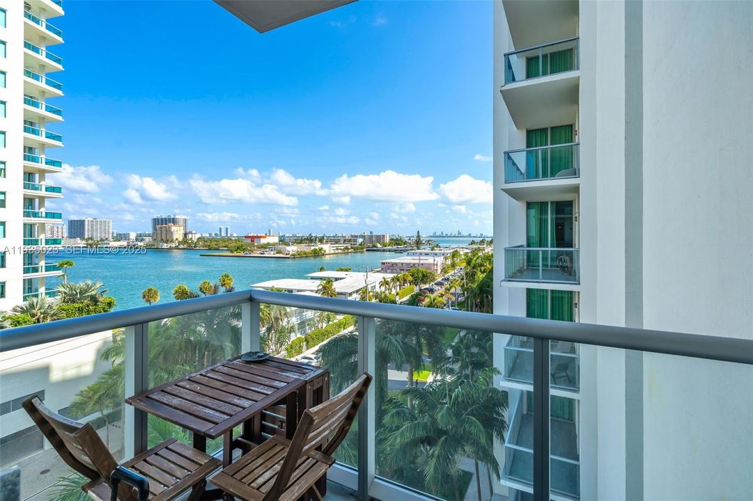 En Venta: $895,000 (3 camas, 3 baños, 1358 Pies cuadrados)