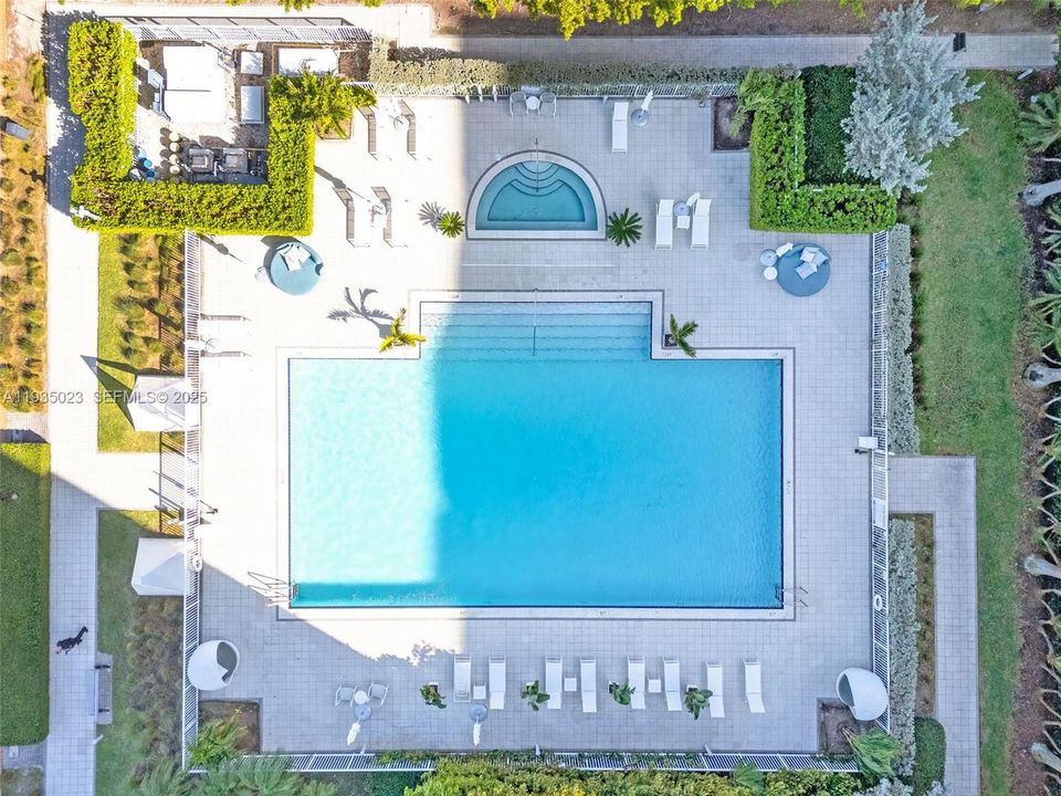 En Venta: $895,000 (3 camas, 3 baños, 1358 Pies cuadrados)