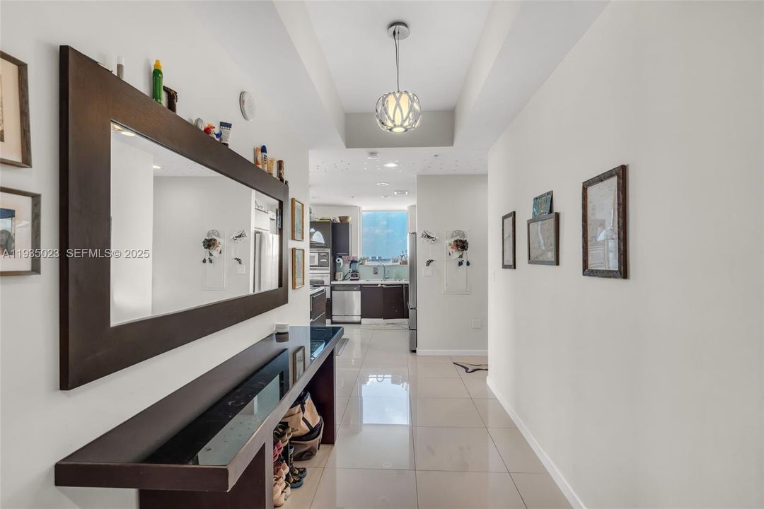 En Venta: $895,000 (3 camas, 3 baños, 1358 Pies cuadrados)