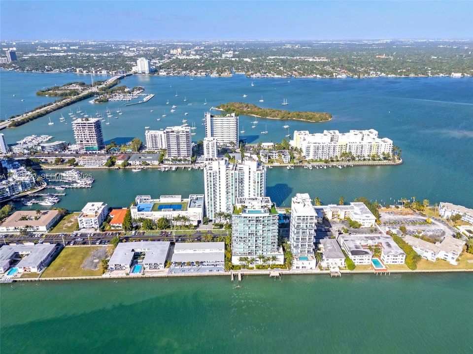 En Venta: $895,000 (3 camas, 3 baños, 1358 Pies cuadrados)