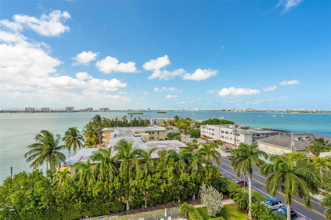 En Venta: $895,000 (3 camas, 3 baños, 1358 Pies cuadrados)