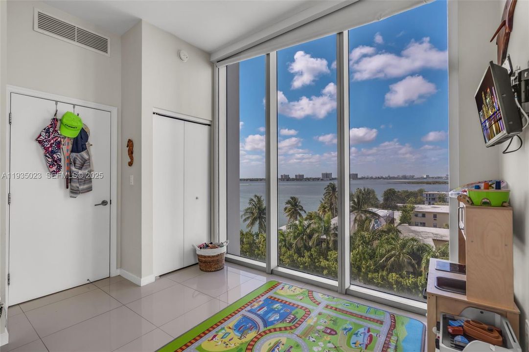 En Venta: $895,000 (3 camas, 3 baños, 1358 Pies cuadrados)