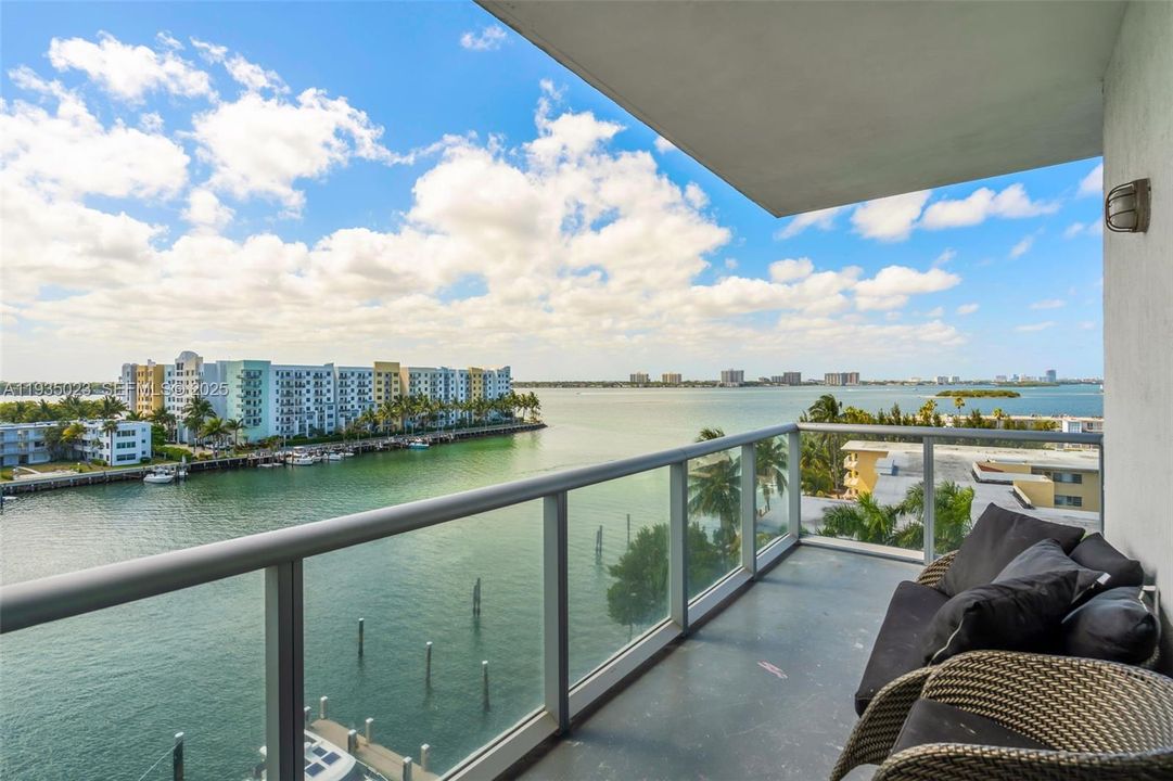 En Venta: $895,000 (3 camas, 3 baños, 1358 Pies cuadrados)