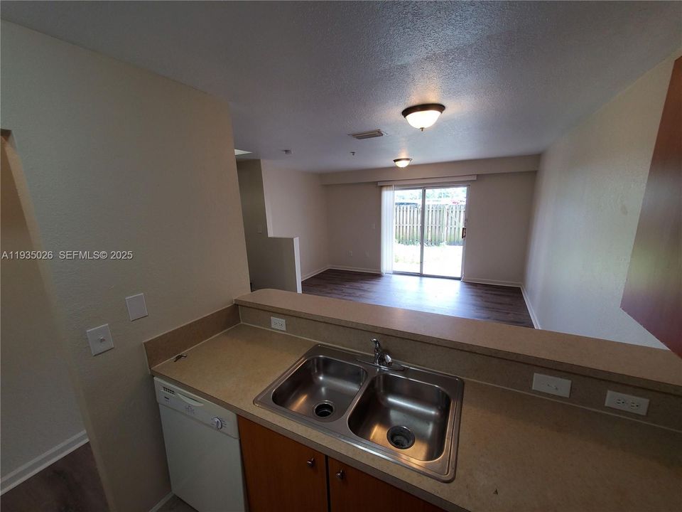 出租: $2,675 (3 贝兹, 2 浴室, 1548 平方英尺)