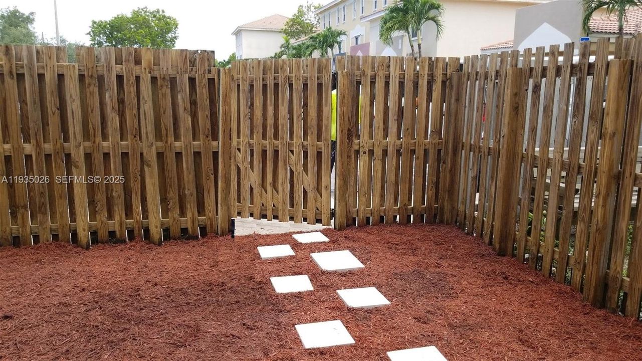 出租: $2,675 (3 贝兹, 2 浴室, 1548 平方英尺)