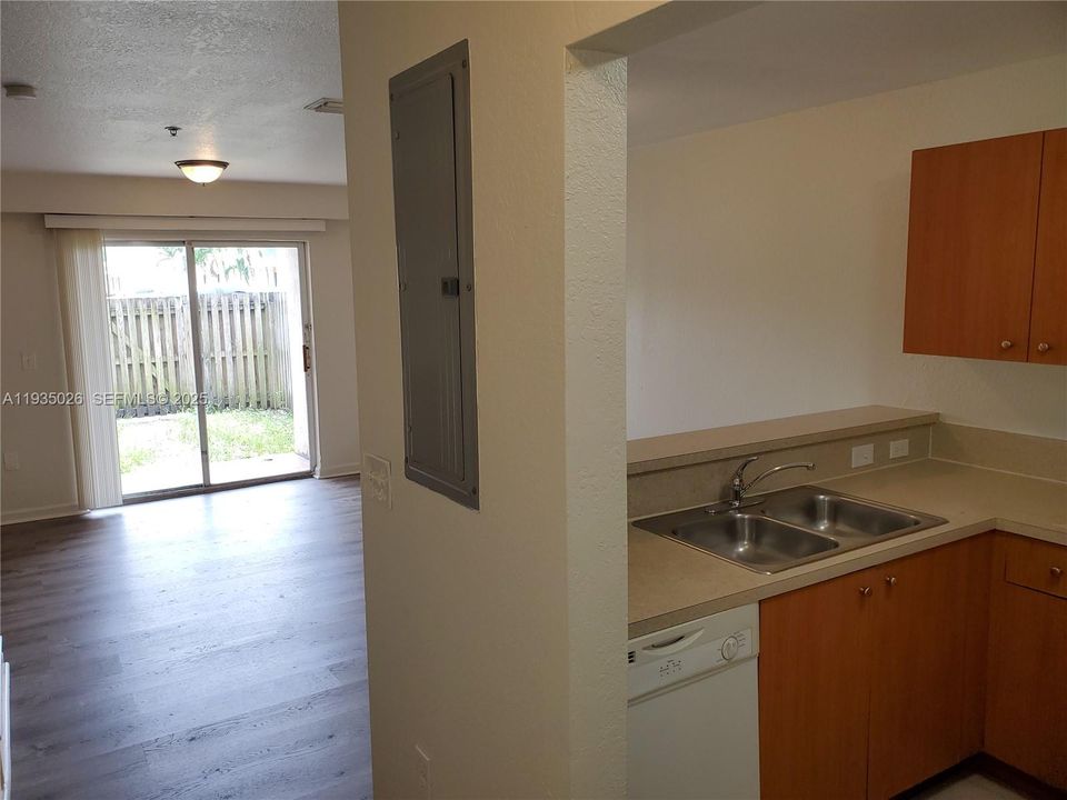 出租: $2,675 (3 贝兹, 2 浴室, 1548 平方英尺)