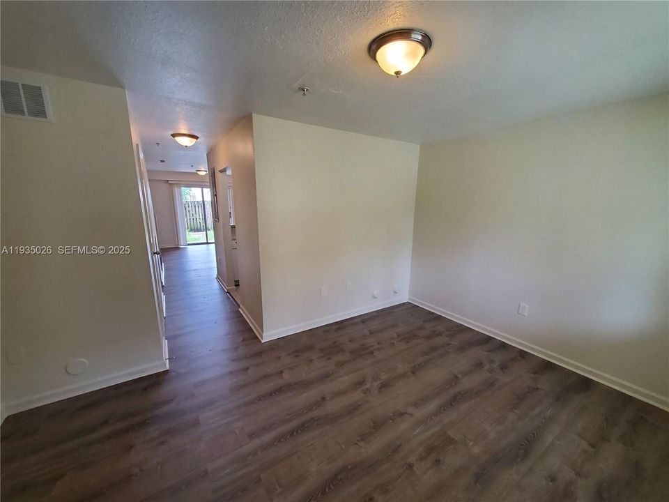 出租: $2,675 (3 贝兹, 2 浴室, 1548 平方英尺)