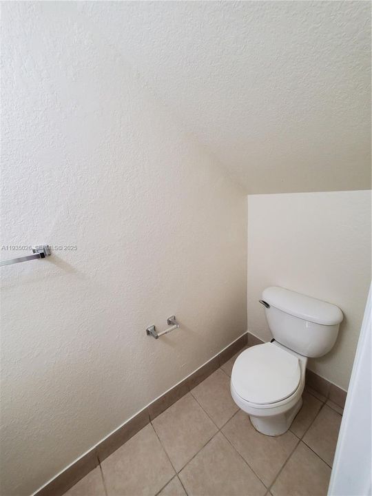 1st floor half bathroom