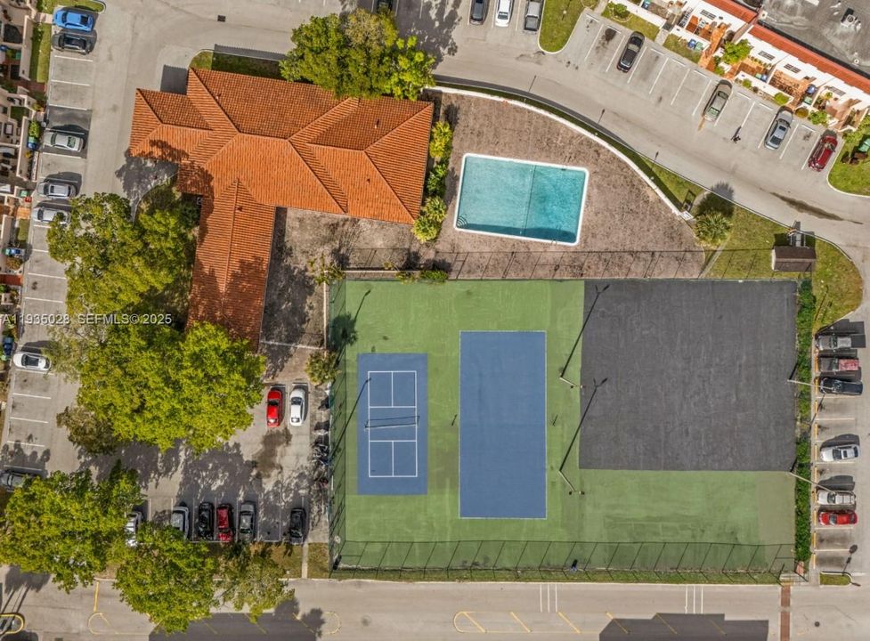 For Rent: $1,700 (2 beds, 2 baths, 972 Square Feet)