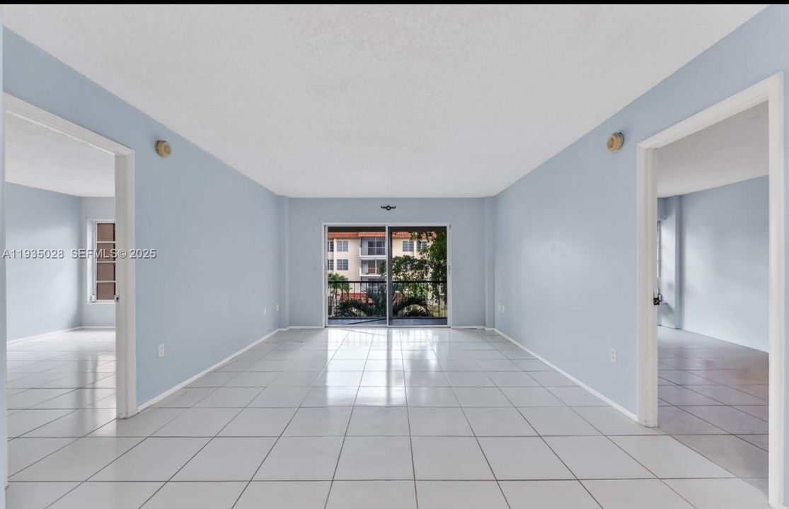For Rent: $1,700 (2 beds, 2 baths, 972 Square Feet)