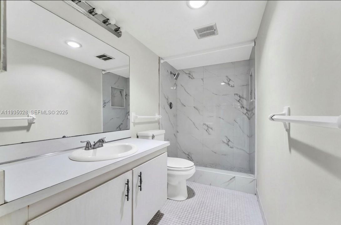 For Rent: $1,700 (2 beds, 2 baths, 972 Square Feet)