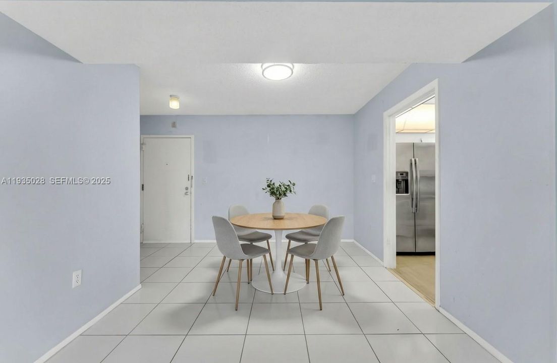 For Rent: $1,700 (2 beds, 2 baths, 972 Square Feet)