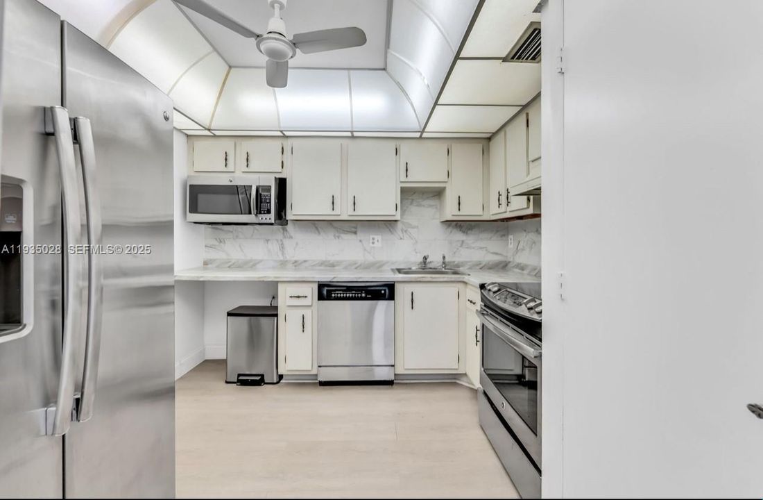 For Rent: $1,700 (2 beds, 2 baths, 972 Square Feet)