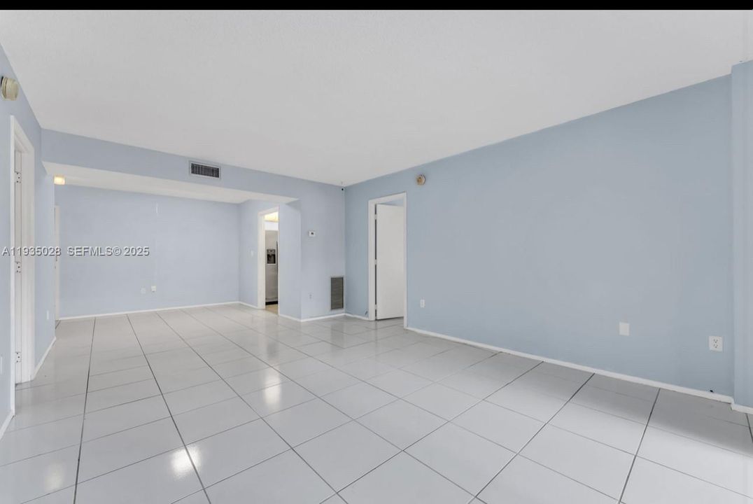 For Rent: $1,700 (2 beds, 2 baths, 972 Square Feet)