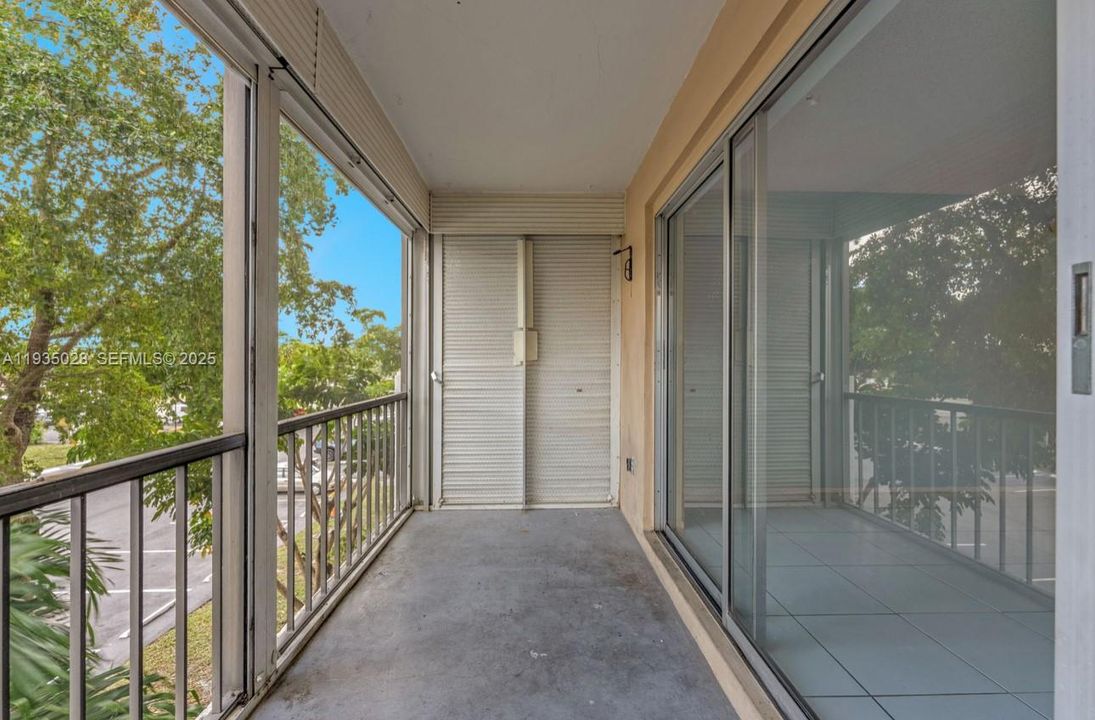 For Rent: $1,700 (2 beds, 2 baths, 972 Square Feet)