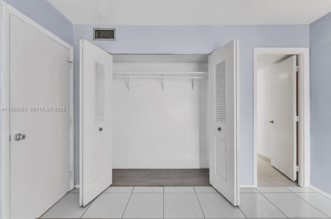 For Rent: $1,700 (2 beds, 2 baths, 972 Square Feet)