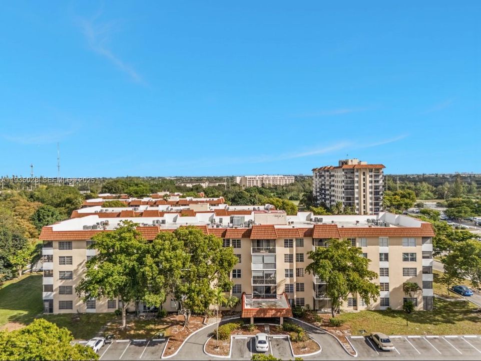 For Rent: $1,700 (2 beds, 2 baths, 972 Square Feet)