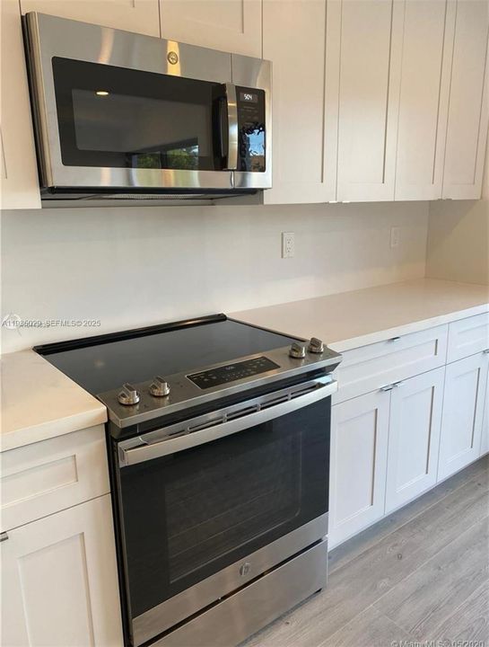 出租: $3,700 (3 贝兹, 3 浴室, 1228 平方英尺)