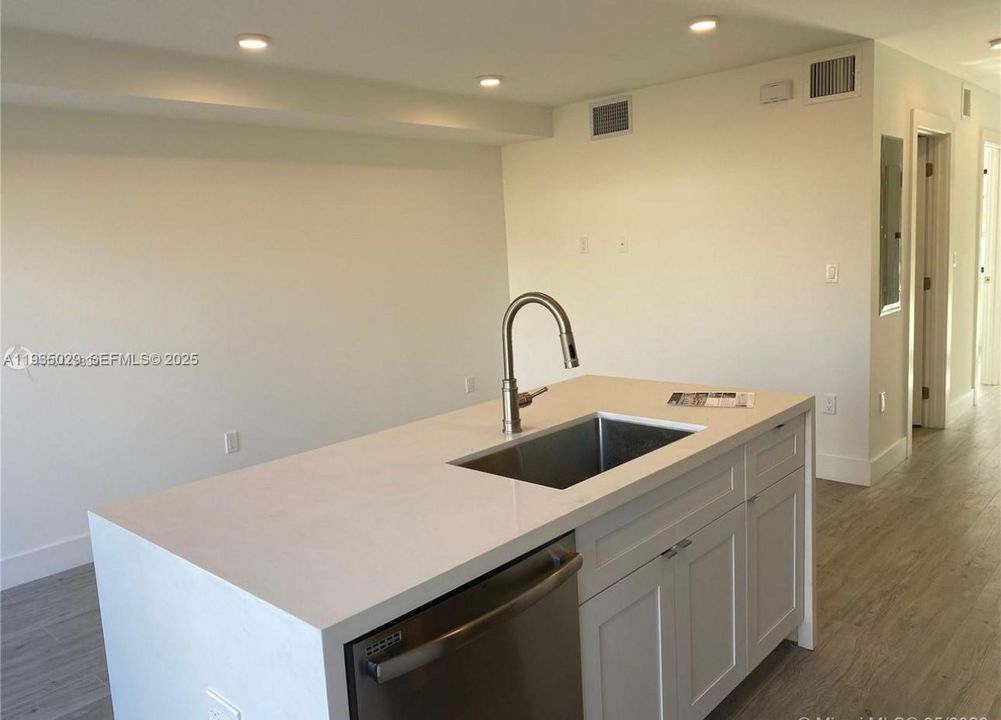 出租: $3,700 (3 贝兹, 3 浴室, 1228 平方英尺)