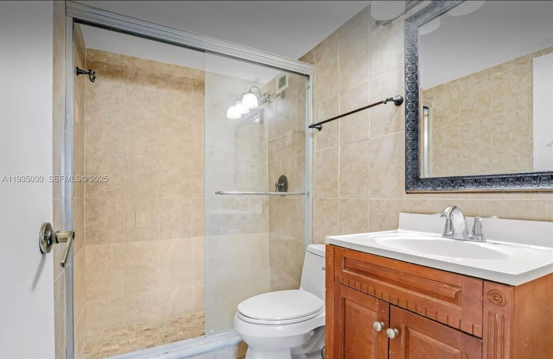 For Sale: $745,000 (2 beds, 2 baths, 1100 Square Feet)