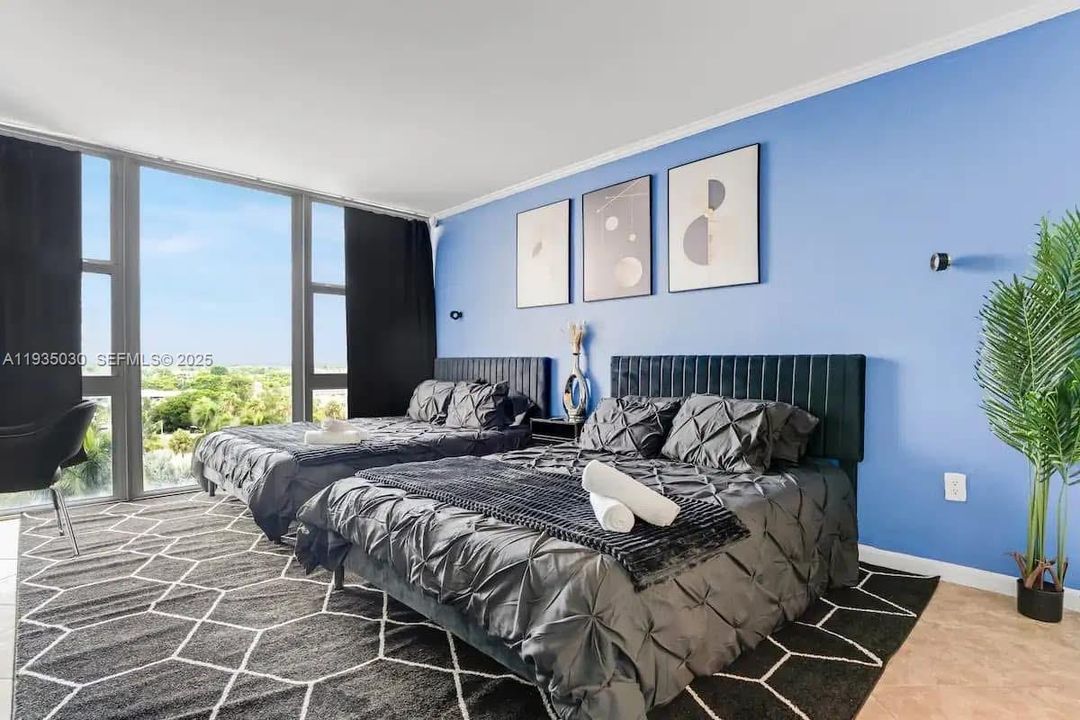 For Sale: $745,000 (2 beds, 2 baths, 1100 Square Feet)