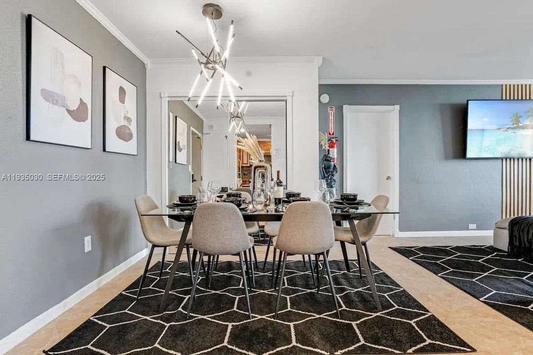 For Sale: $745,000 (2 beds, 2 baths, 1100 Square Feet)