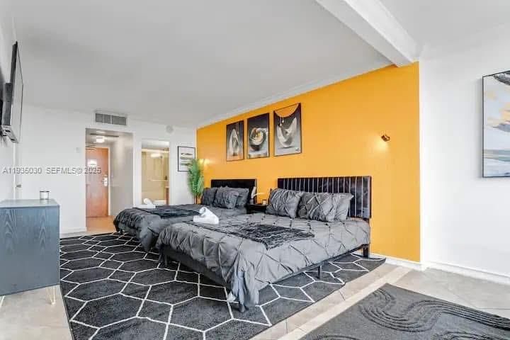 For Sale: $745,000 (2 beds, 2 baths, 1100 Square Feet)