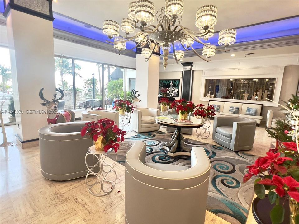 For Sale: $745,000 (2 beds, 2 baths, 1100 Square Feet)