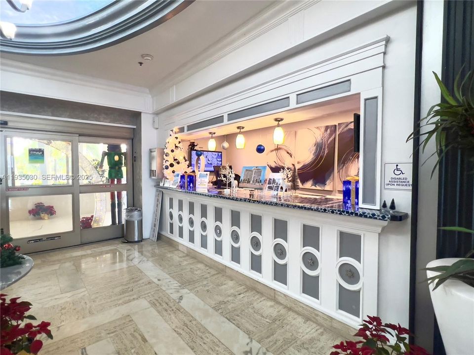 For Sale: $745,000 (2 beds, 2 baths, 1100 Square Feet)