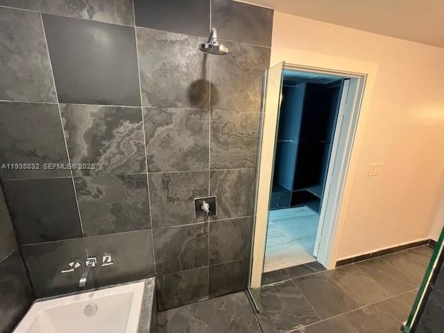 For Rent: $4,500 (1 beds, 2 baths, 929 Square Feet)